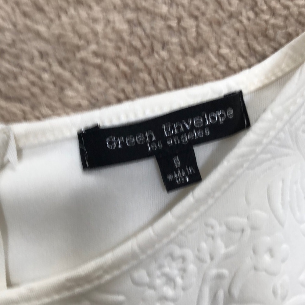 White top - Picture 2 of 3